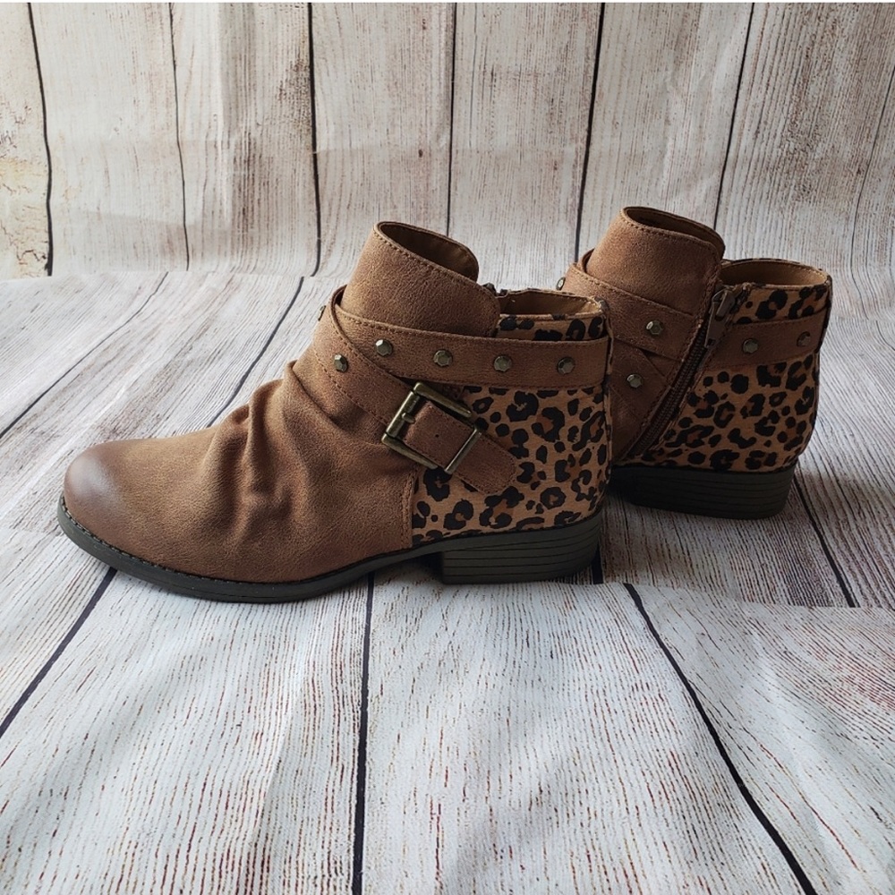 White Mountain Tan Savant Ankle Boots